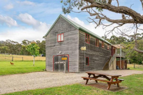 Wine Loft - Cosy Country Retreat with Ocean Views